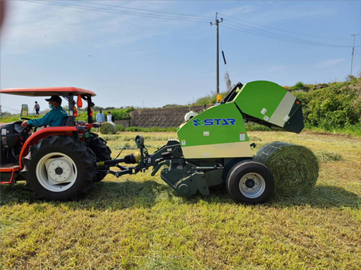 牧草の取りまとめ
